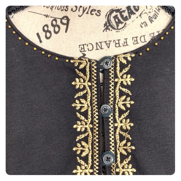 💥NWT💥 Tunic Top with Gold Embroidery and Beads - Picture 7 of 8